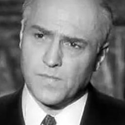 André Carnège 飾演 The prosecutor