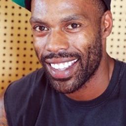 Mat Bastard 飾演 Sirius