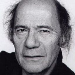 Aristide Demonico 飾演 Poliakov