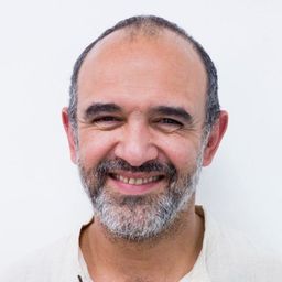 赫拉爾多·特雷霍盧納 飾演 Gerardo Villa el Director