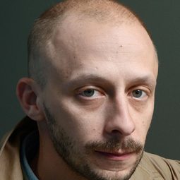 Maxwell McCabe-Lokos - 嘴對嘴演員 飾演Mad Ax