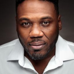 Rogelio Douglas Jr. 飾演 Rapper Cameo