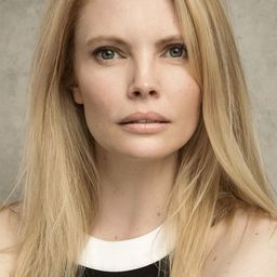 納塔莉·考克斯 飾演 Blonde