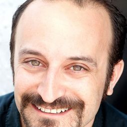 韋恩·格雷森 飾演 Peso (US; Voice)