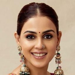 Genelia D'Souza - 老鼠與貓演員 飾演Aditi Wadia