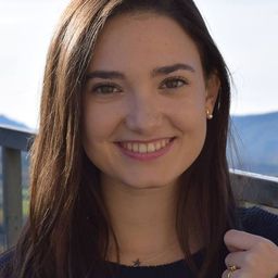 Claudia Abate 飾演 Paula