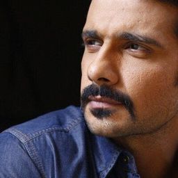 維拉夫·帕特爾 飾演 Vicky Singhania