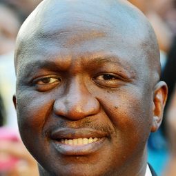 法納·莫奇納 飾演 General Bizimungu