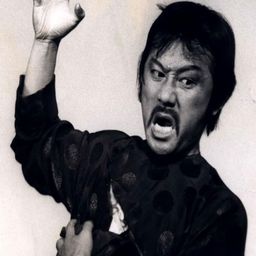 Seok-hoon Nam 飾演 Boss with Glasses