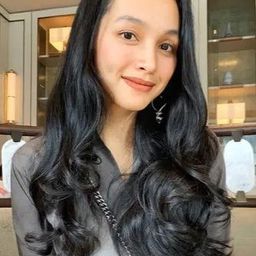 Tya Arifin 飾演 Kinanti