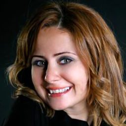 艾斯拉·阿卡亞 - 做自己萬歲演員 飾演Gülgün