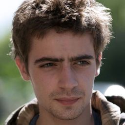 Stefan Crepon 飾演 