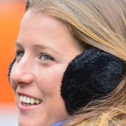 Valentina Burgueño 飾演 Carmesina's Maiden