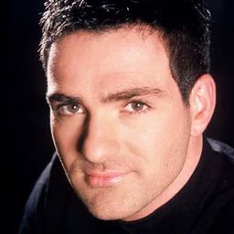 Mesut Çakarlı 飾演 Rıfat