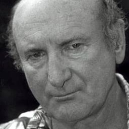 Jean-Pierre Bagot 飾演 Panzarella