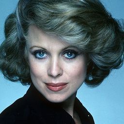 Phyllis Davis 飾演 Kathryn Hamilton