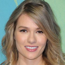 托莉·安德森 - 緣來就在聖誕溪演員 飾演Amelia Hughes