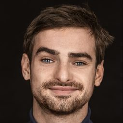 亞倫·希爾默 飾演 Albert Kropp