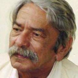 René de la Cruz 飾演 Elena's brother