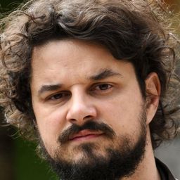 Nikola Rakočević 飾演 Bojan