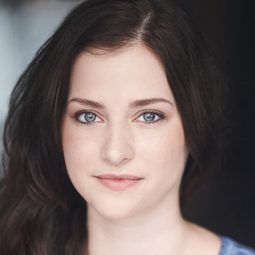 Alecia Svensen - 社群網戰演員 飾演Girl at Phoenix Club