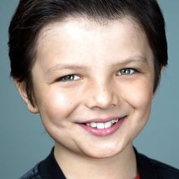 Brady Bond 飾演 Casey Griggs