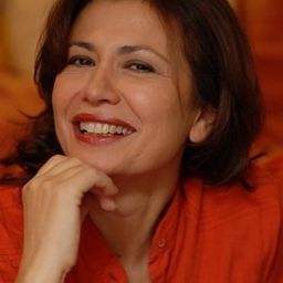 Imma Piro 飾演 Teresa