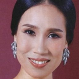 露德克勞·安姆拉提哈 飾演 Lady Petchmaya