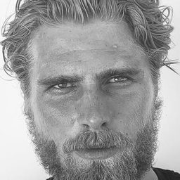 Tobias Stelzner 飾演 Port worker