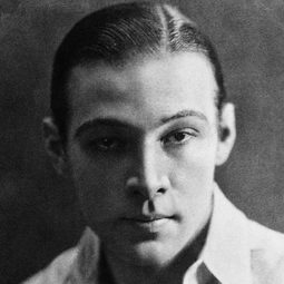 Rudolph Valentino 飾演 