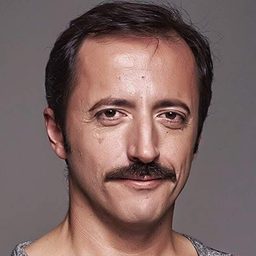 Enrique Asenjo 飾演 Emilio