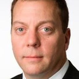 John Laskowski 飾演 University President