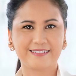 Paweena Chariffsakul 飾演 Mother