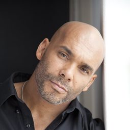Réal Andrews 飾演 Winston 'Mad Dog' Powell