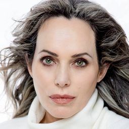 Kristin Minter 飾演 Liz Lombardi