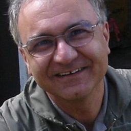 Costa Dillon 飾演 Prison Guard / Man in parking lot / SAG representative / Product placement customer / Reporter