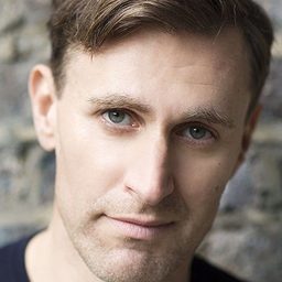 John Sackville - 婚禮約會演員 飾演Phil