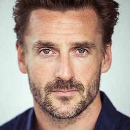 Richard Keep 飾演 Jason