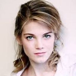 Emilie de Preissac 飾演 Chambermaid in Paris Hotel