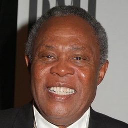 Sam Moore 飾演 Sylvester