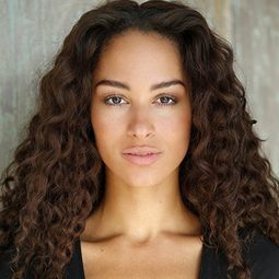 Hannah Gottesman - 銀河守護隊2演員 飾演Sovereign Chambermaid