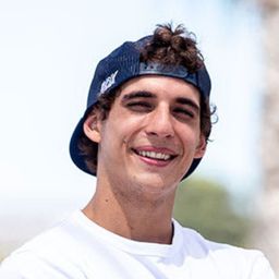 米蓋爾·赫爾南 飾演 Manuel Gómez