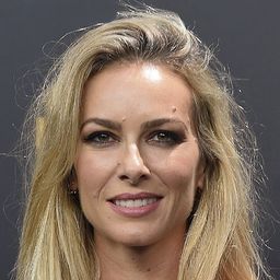 Kira Miró 飾演 Eva