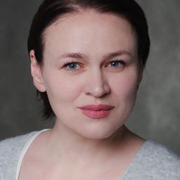 Yuliya Polynskaya 飾演 