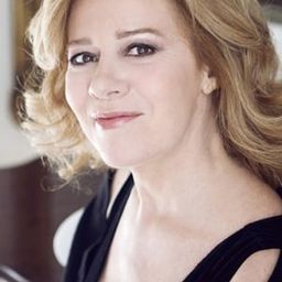 Sandra Collodel 飾演 Marta