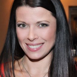 Angel Boris Reed 飾演 Jena