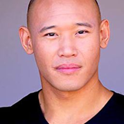 Charlit Dae 飾演 Genghis Khan