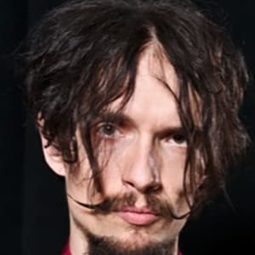 Justin Hawkins - Dolls演員 飾演Orderly