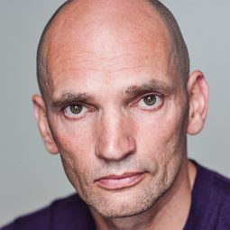 Patrick O'Kane - Antigone at the Barbican演員 飾演Kreon