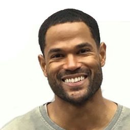 Davy Eduard King 飾演 Bram